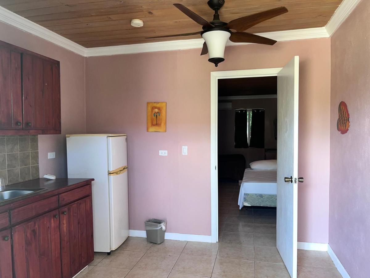 Bay Inn Estates Alice Town  Extérieur photo