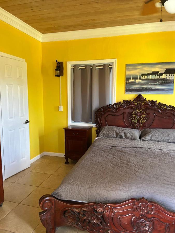 Bay Inn Estates Alice Town  Extérieur photo